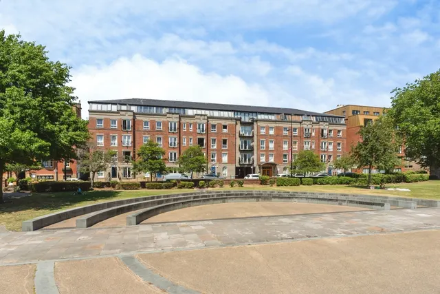 Palmyra Square North, Warrington, WA1, photo 1