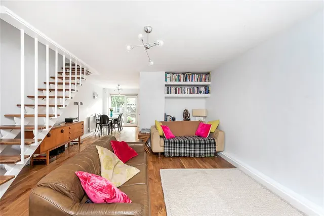 3 bedroom house — Canbury Mews, London, SE26