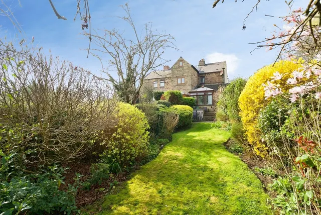 Doncaster Road, Hooton Roberts, Rotherham, South Yorkshire, S65, photo 1
