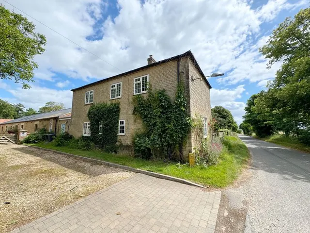 Photo 2 — Long Lane, Brauncewell