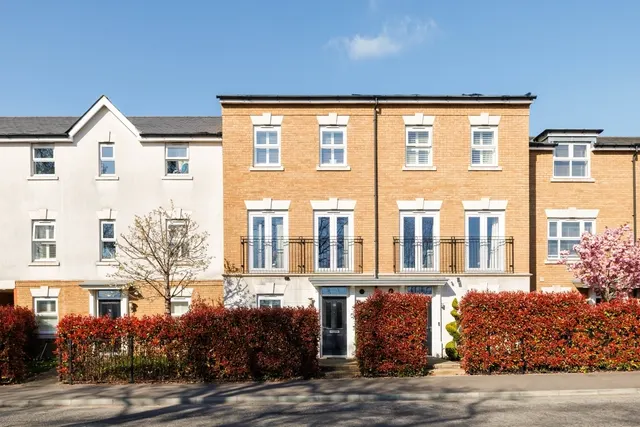 Parsonage Road Horsham RH12, photo 1