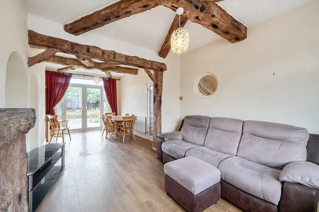 Dellfield Crescent, Uxbridge, UB8, photo 2