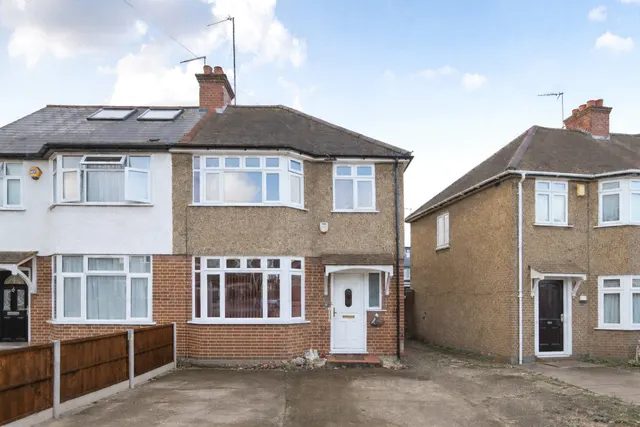 Dellfield Crescent, Uxbridge, UB8, photo 1