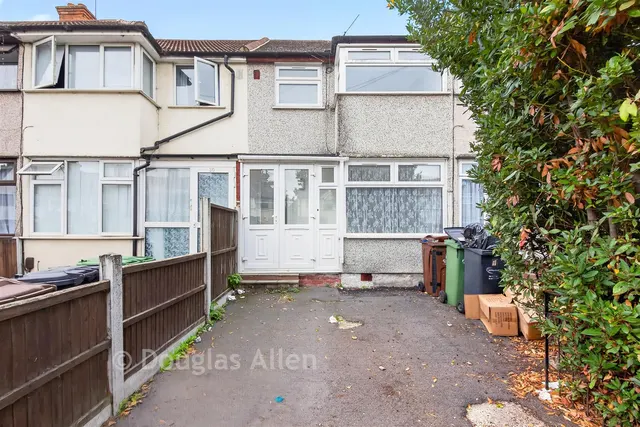 Oval Road North, Dagenham, RM10, photo 1