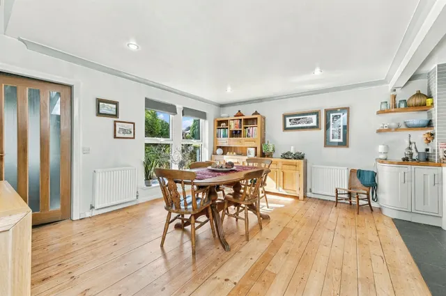Paris Mews, Scholes, HD9, photo 3