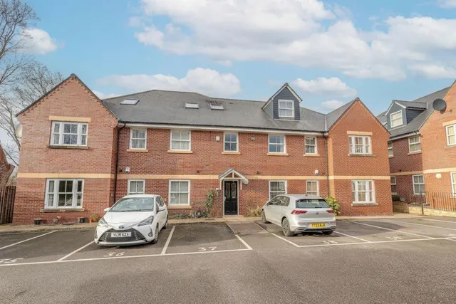 Grove Court, Worksop, S80, photo 2
