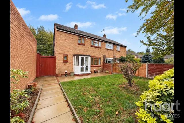 Larch Crescent, Hayes, UB4, photo 1