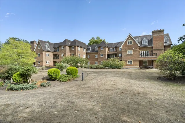 Churchfields Avenue, Weybridge, Surrey, KT13, photo 1
