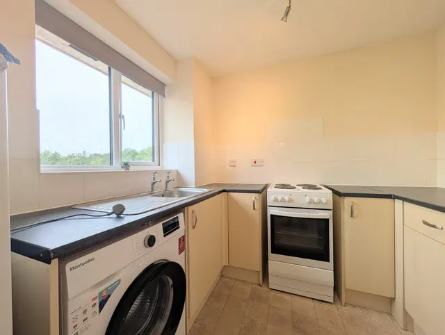 Prestatyn Close, Stevenage, SG1, photo 2