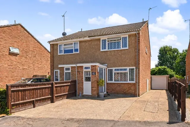 Overstrand, Aston Clinton, Buckinghamshire, HP22 5NA, photo 1