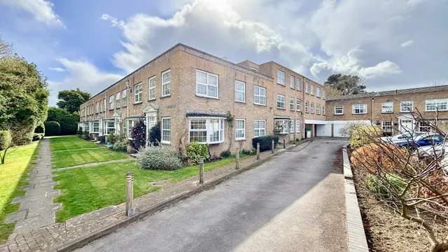Grosvenor Mews, Lymington, SO41, photo 1