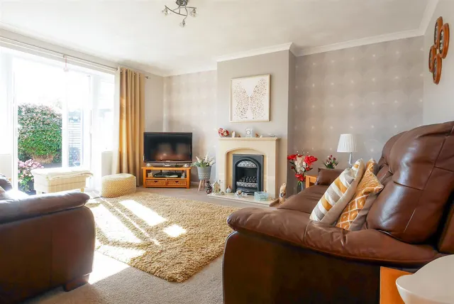 Oakcroft Gardens, Littlehampton, photo 2