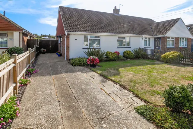 Oakcroft Gardens, Littlehampton, photo 1