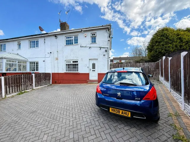 Hill Top Estate, Heckmondwike, photo 1