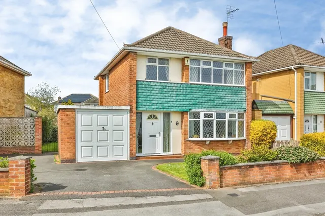 Vaughan Avenue, Hucknall, Nottingham, Nottinghamshire, NG15, photo 1