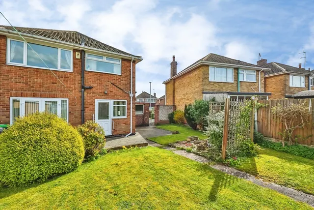Photo 3 — Vaughan Avenue, Hucknall, Nottingham, Nottinghamshire, NG15