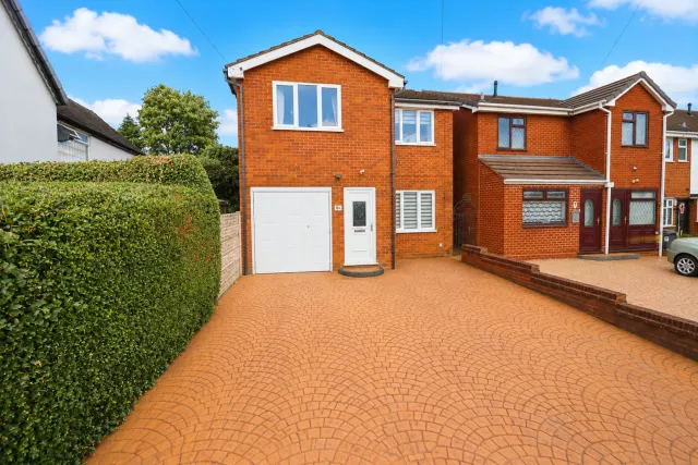 Baker Street, Burntwood, photo 1