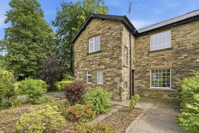 Swanscoe Avenue, Bollington, photo 1