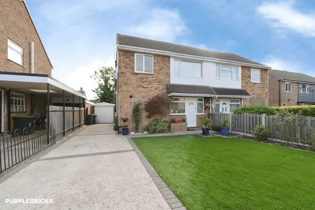 Claremont Avenue, Nottingham, NG15, photo 1