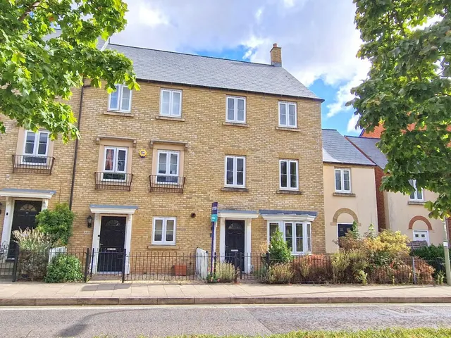 Whitelands Way, Bicester, photo 1