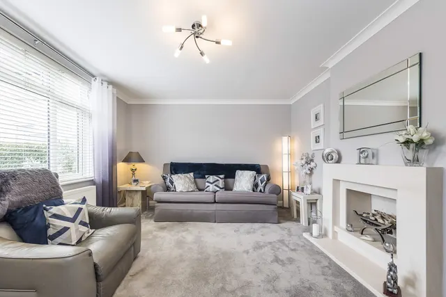 Photo 2 — Curtismill Close, Orpington