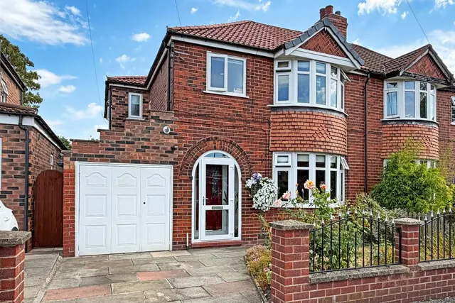 Bedford Drive, Timperley, Cheshire WA15 7XB, photo 1