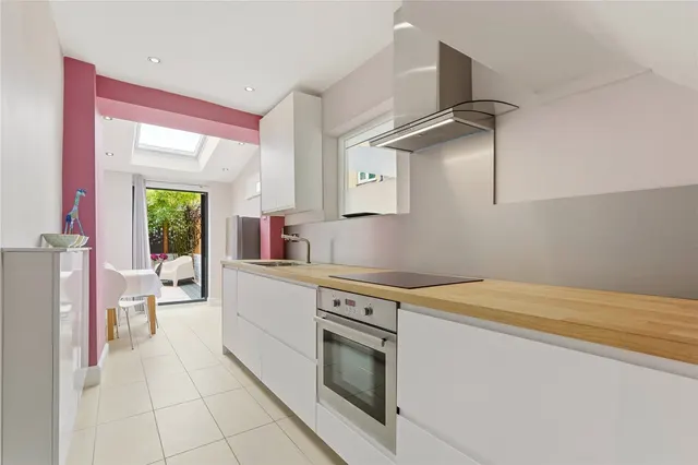 Chatham Road, London, SW11, photo 3