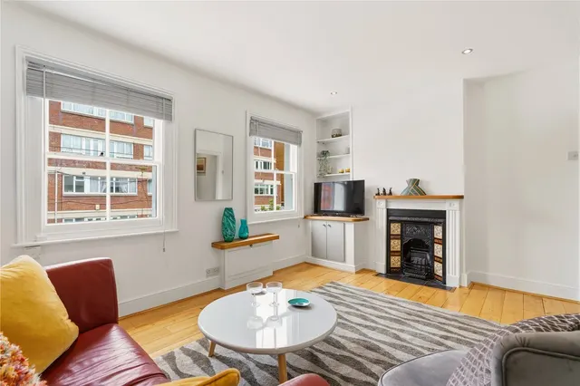 Chatham Road, London, SW11, photo 2