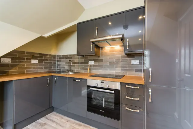 Photo 3 — Flat 4, 2 Mansfield Road, Croydon