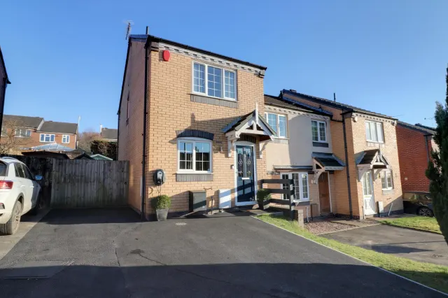 Holt Crescent, Cannock, photo 1