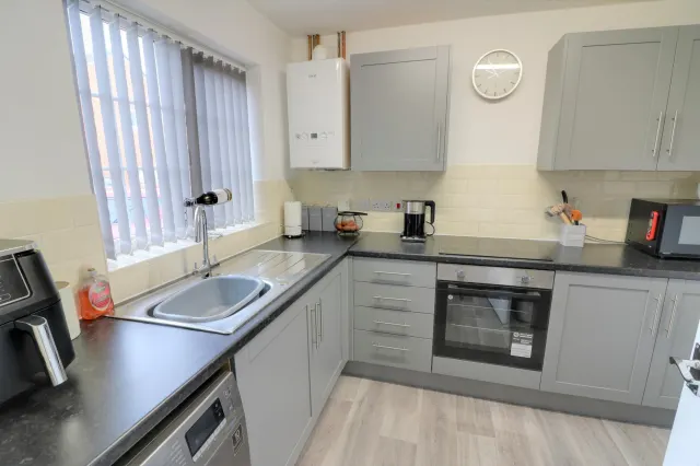 Holt Crescent, Cannock, photo 2