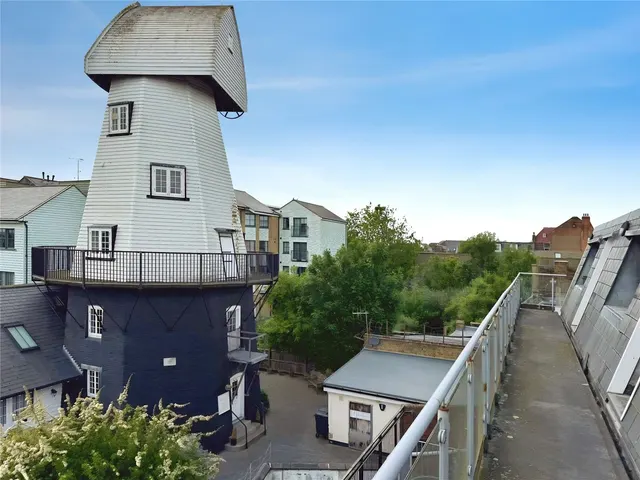 High Street, Sheerness, ME12, photo 1