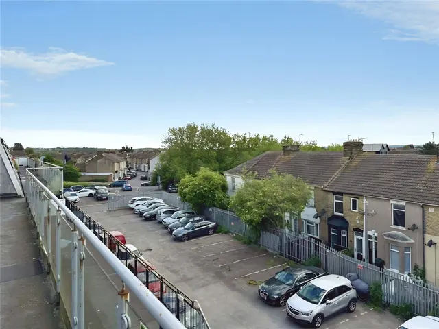 High Street, Sheerness, ME12, photo 2