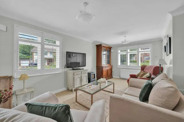 Photo 3 — Heathfield, Chislehurst, BR7