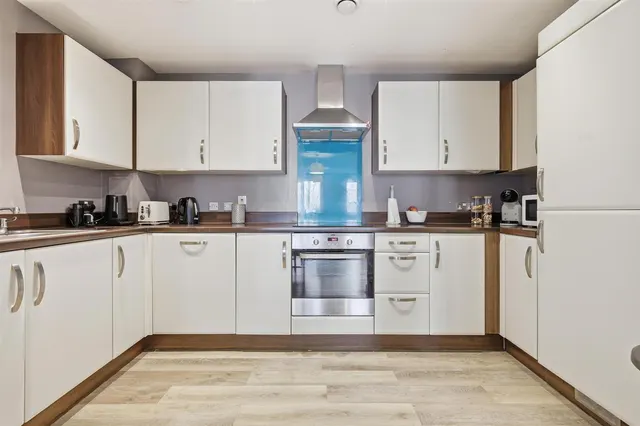 Seven Sisters Road, London, N4, photo 2