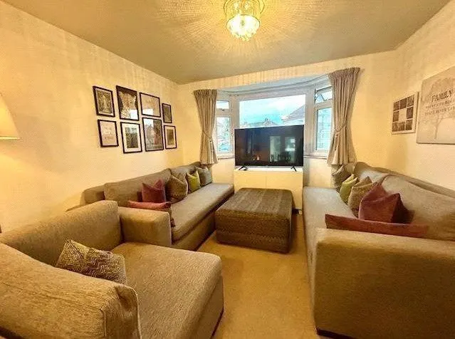 Elgin Avenue, Ashford, TW15, photo 2