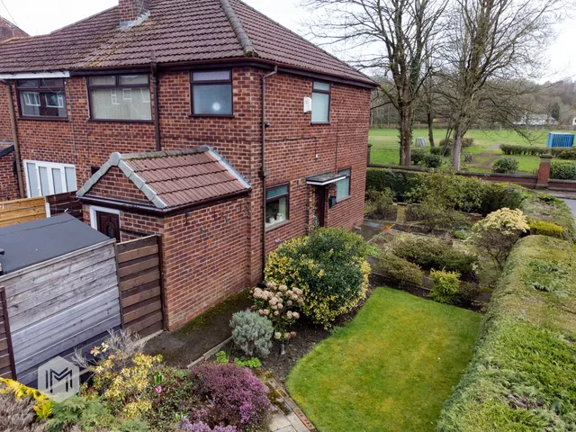 Leyland Street, Bury, BL9 9TG, photo 1