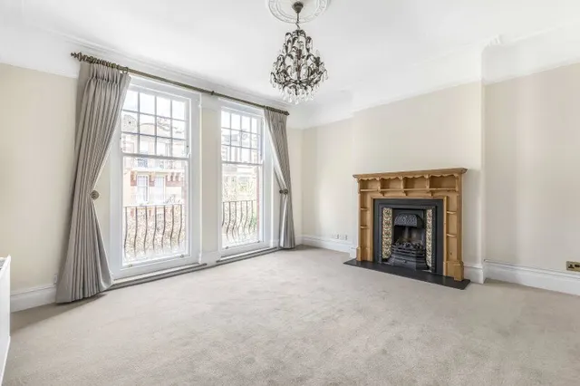 3 bedroom flat — Riverview Gardens, London, SW13