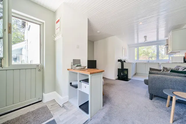 Lickbarrow Road, LA23, photo 2
