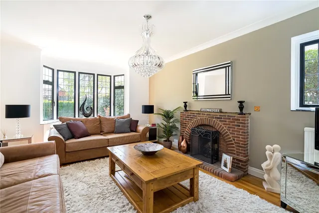 Photo 2 — Burnham Avenue, Beaconsfield, HP9