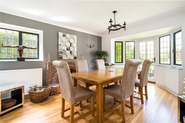 Photo 3 — Burnham Avenue, Beaconsfield, HP9