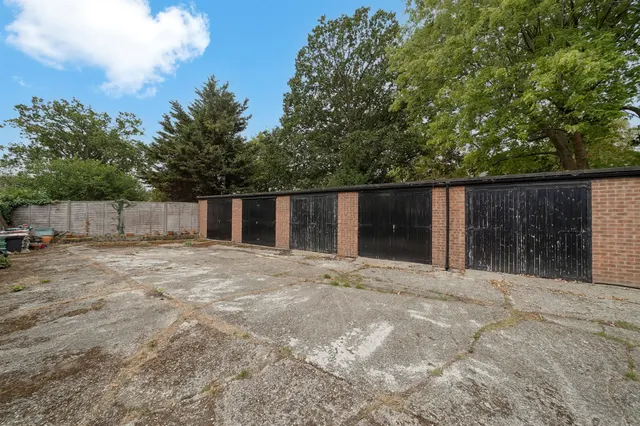 Blakesley Avenue, London, W5, photo 3