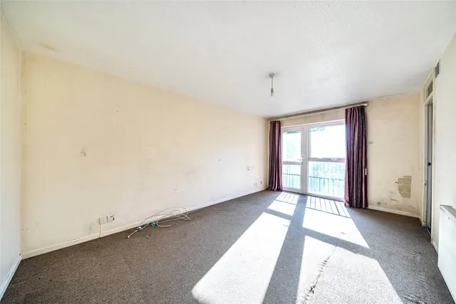 Photo 3 — Avenue Road, Wallington, SM6 9QF