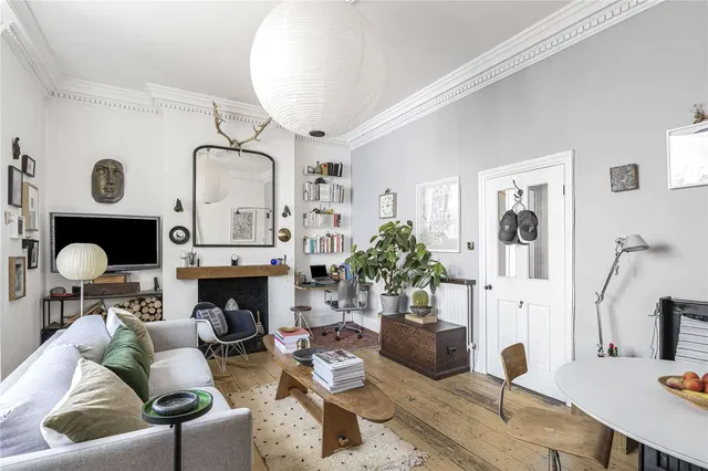 Photo 2 — Battersea Rise, London, SW11 1HG