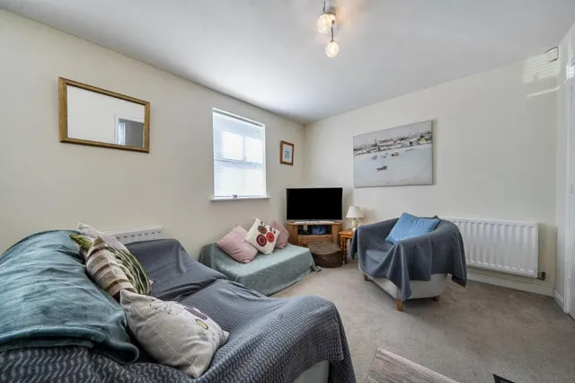 Great Meadow Way, Aylesbury, HP19, photo 3