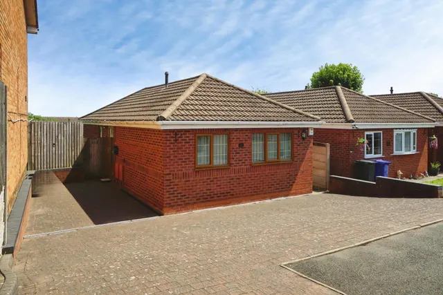Clifton Street, Coseley, WV14, photo 1
