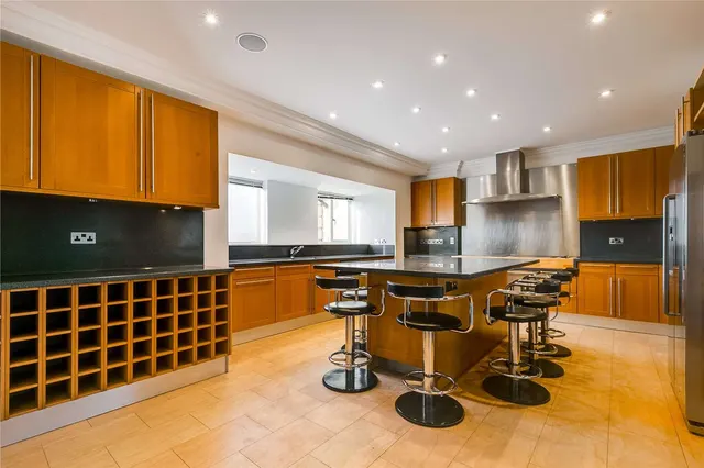 Photo 3 — Holst Mansions, 96 Wyatt Drive, Barnes, London, SW13 8AJ