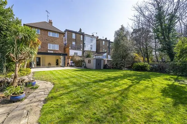 The Avenue, London, photo 1