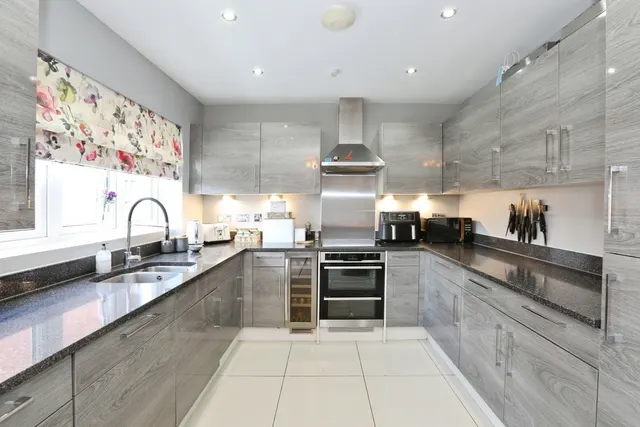 Somerley Drive, Crawley, RH10, photo 2