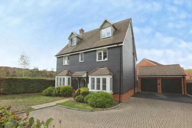 Somerley Drive, Crawley, RH10, photo 1